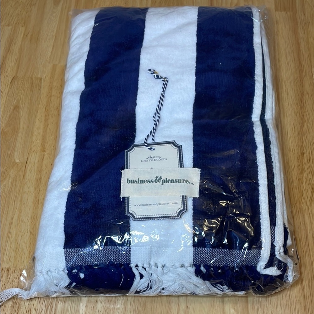 business & pleasure co. Blue and White Striped Beach Towel Plush Bath NWT